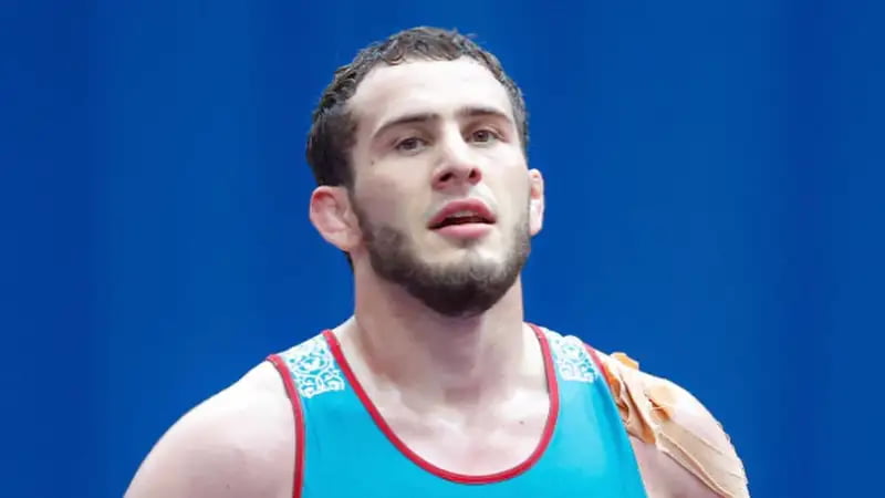 Бывший россиянин пожаловался на олимпийского чемпиона из Дагестана после Олимпиады