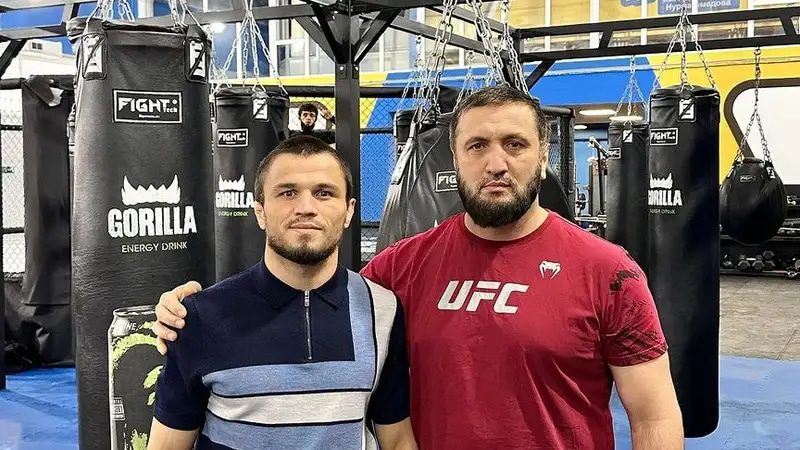 Обидчик Бекзата Алмахана в UFC дал ответ на вызов Кори Сэндхагена